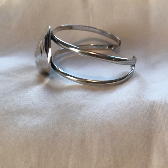 Solid Sterling Silver Shell Cuff Bracelet - Picture 4 of 4